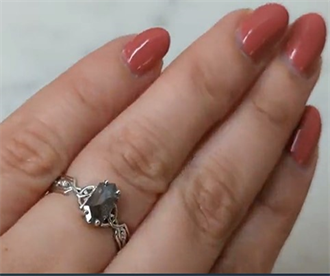 Imagen del anillo de diamantes Long Hexagon Salt and Pepper